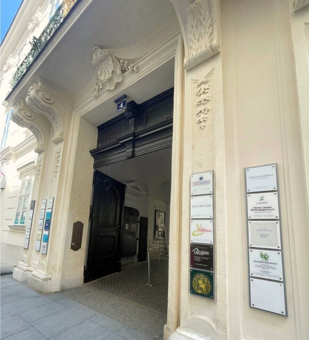 Büro Wien klein.jpg